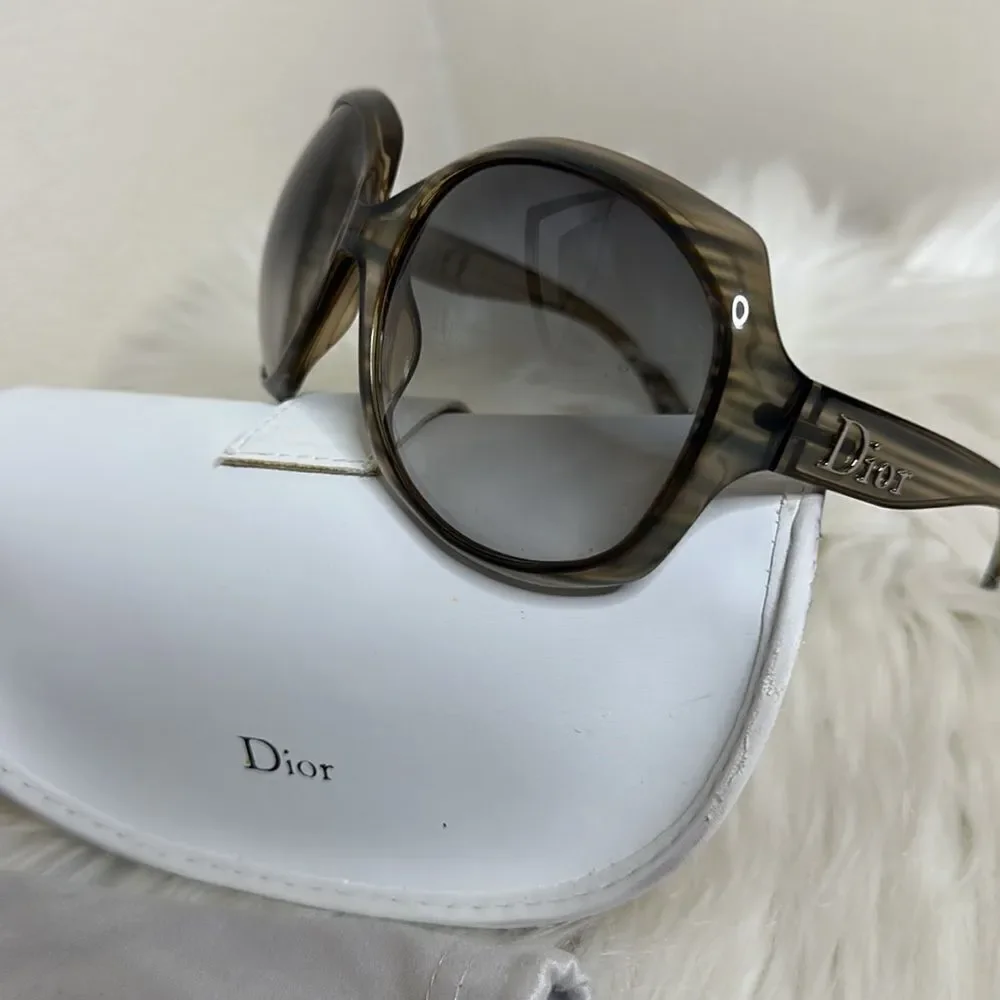 💯Authentic Dior  Sunglasses with Case🍀